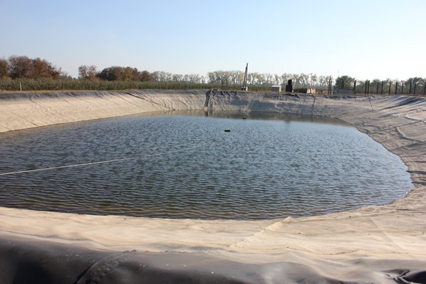 Басейн зберігання води для поливу саду в ТОВ "Золотоніські сади"