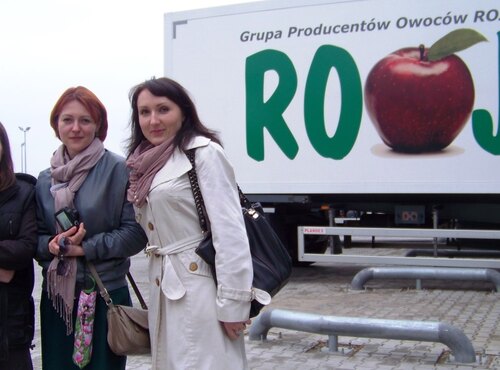 Закордонне стажування садівників УНУС: польський логістичний центр «ROJA»
