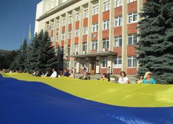 Прапор України майорітиме над мирною, сильною і єдиною державою!