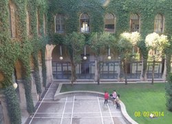 Головний корпус Університету (внутрішній дворик)