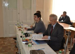 Голова екзаменаційної комісії д.т.н., професор Сергій Фришев під час проведення захисту магістерських робіт