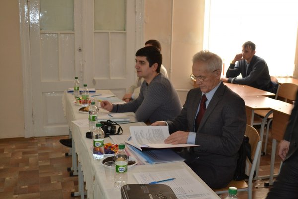 Голова екзаменаційної комісії д.т.н., професор Сергій Фришев під час проведення захисту магістерських робіт