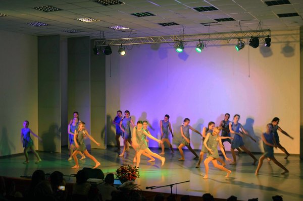 Світ дитинства  на сцені УДПУ (Танцює Уманська перлинка)