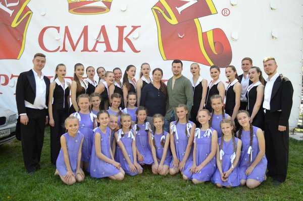 Учасники ансамблю танцю Модерн з головою журі Сергієм Костецьким