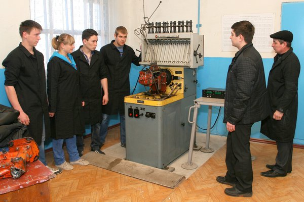 Students of the Faculty of Engineering and Technology get acquainted with the technical service of vehicles