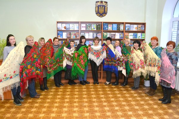 7 грудня - Всесвітній День української хустки