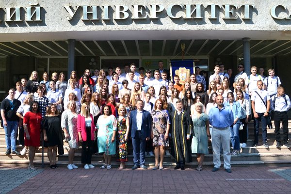 Dedication of freshmen to students at Uman National University of Horticulture