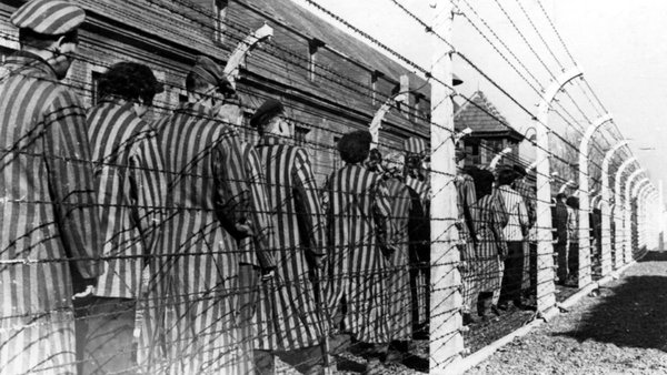 11 квітня - Міжнародний день визволення в’язнів фашистських концтаборів