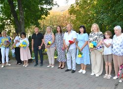 Квітують соняхи на спомин подвигу захисників України
