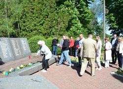8 травня — День пам’яті та примирення в Україні.