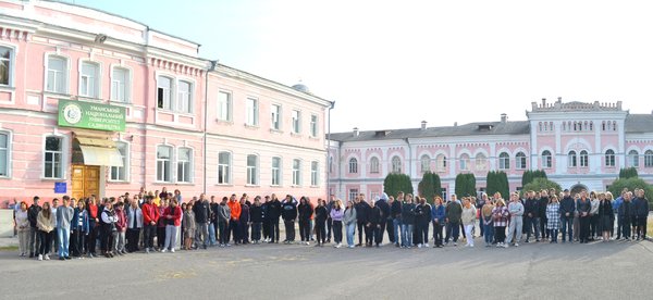 Спільнота університету вшановує полеглих захисників і захисниць України хвилиною мовчання