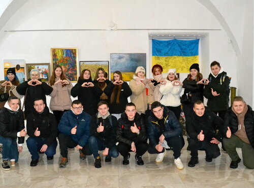 «Чарівні барви рідної України» – виставка робіт нескорених юних українців