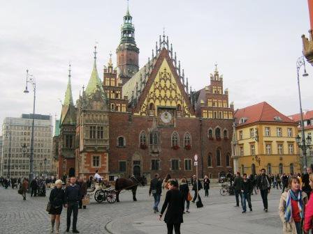 Центральна площа Ринок з ратушею в Старому місті